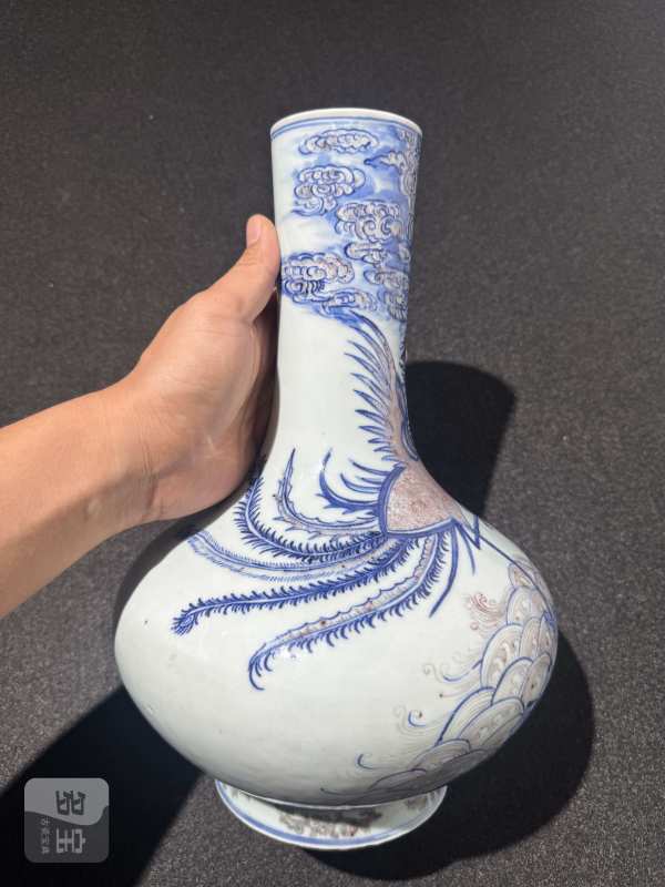 清乾隆 青花釉里红凤舞九天图荸荠瓶 - 图3